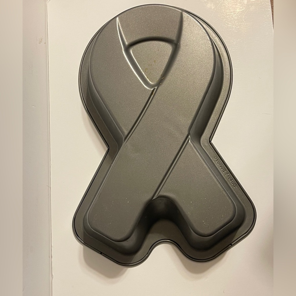Awareness ribbon cake pan